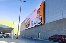 The Advantages of DOOH LED Screens Over Traditional Advertising Mediums